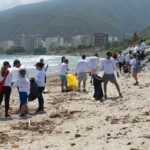 Coca-Cola FEMSA de Venezuela encabezó jornada de limpieza de playas en las costas del país
